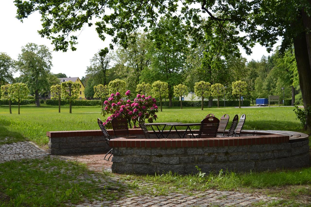 Bildungsgut Schmochtitz Hotel Bagian luar foto